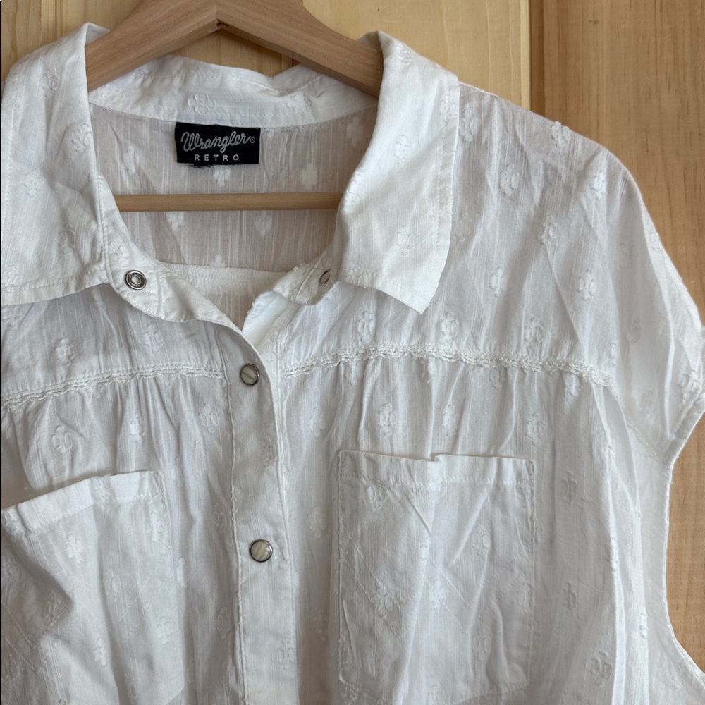 Wrangler Retro Women's White Embroidered Button-Front Top